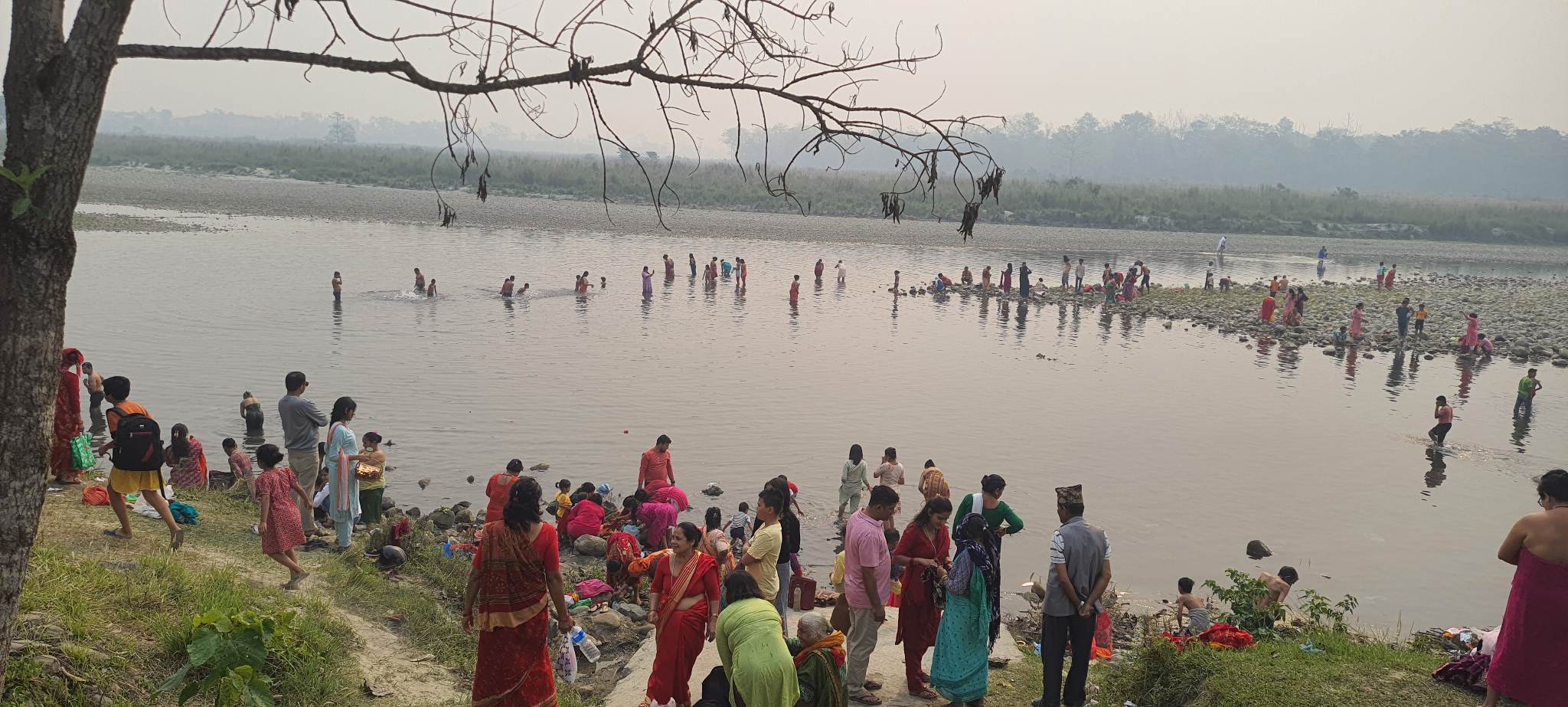 नयाँ बर्षमा नारायणीमा स्नान गर्नेको घुँइचो