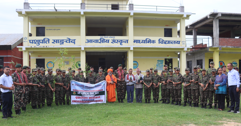 विश्वज्योति मा.विको आयोजनामा राष्ट्रिय सेवा दलद्वारा वृक्षारोपण