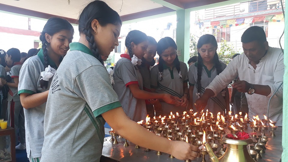 शान्ती को कामना गर्दै १०८ दिप प्रज्वलन , २५६२ औं बुद्ध जयन्ती मनाइयो