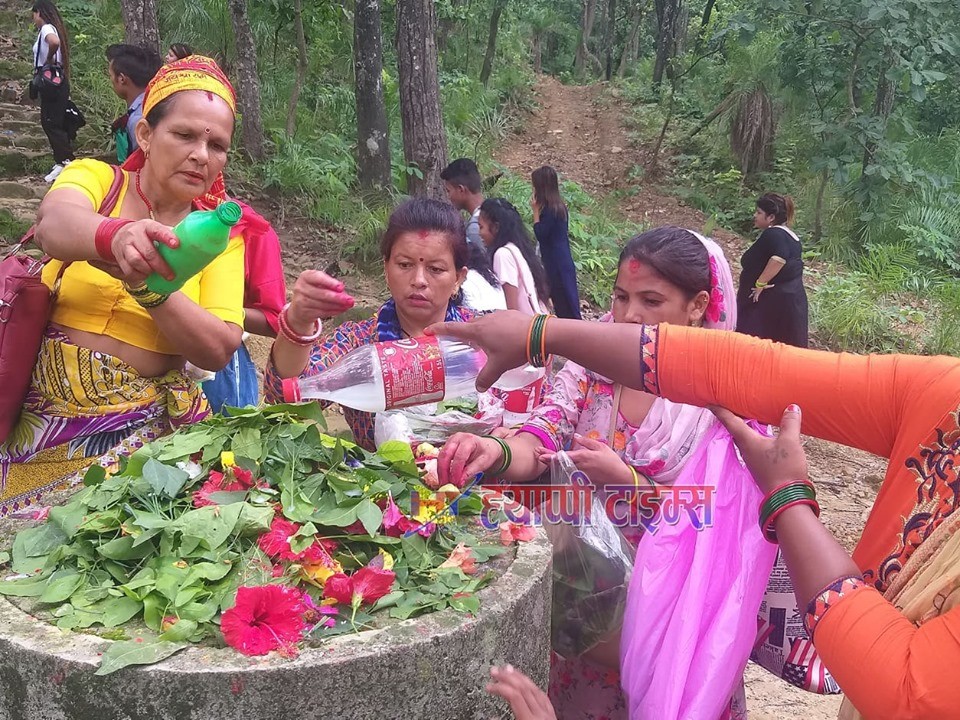 साउनको दोश्रो सोमबार दाउन्ने कैलाशधाममा भक्तजनको भिड(फोटो फिचर)