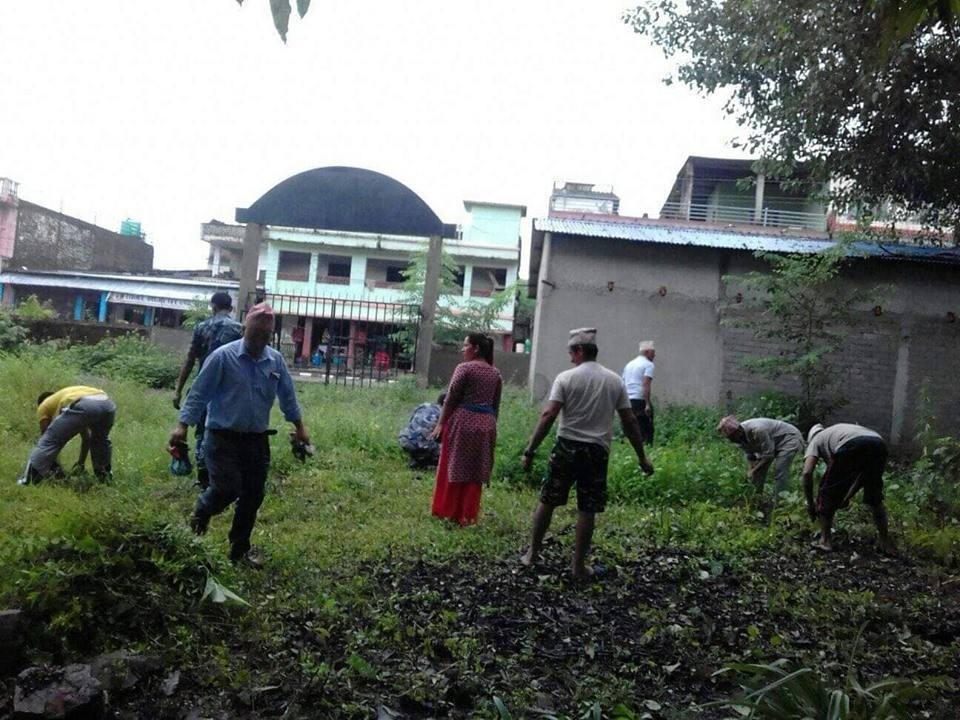 संविधान दिवसको अवसरमा देवचुलीको सिद्वेश्वर शिवालय मन्दिर सरसफाई