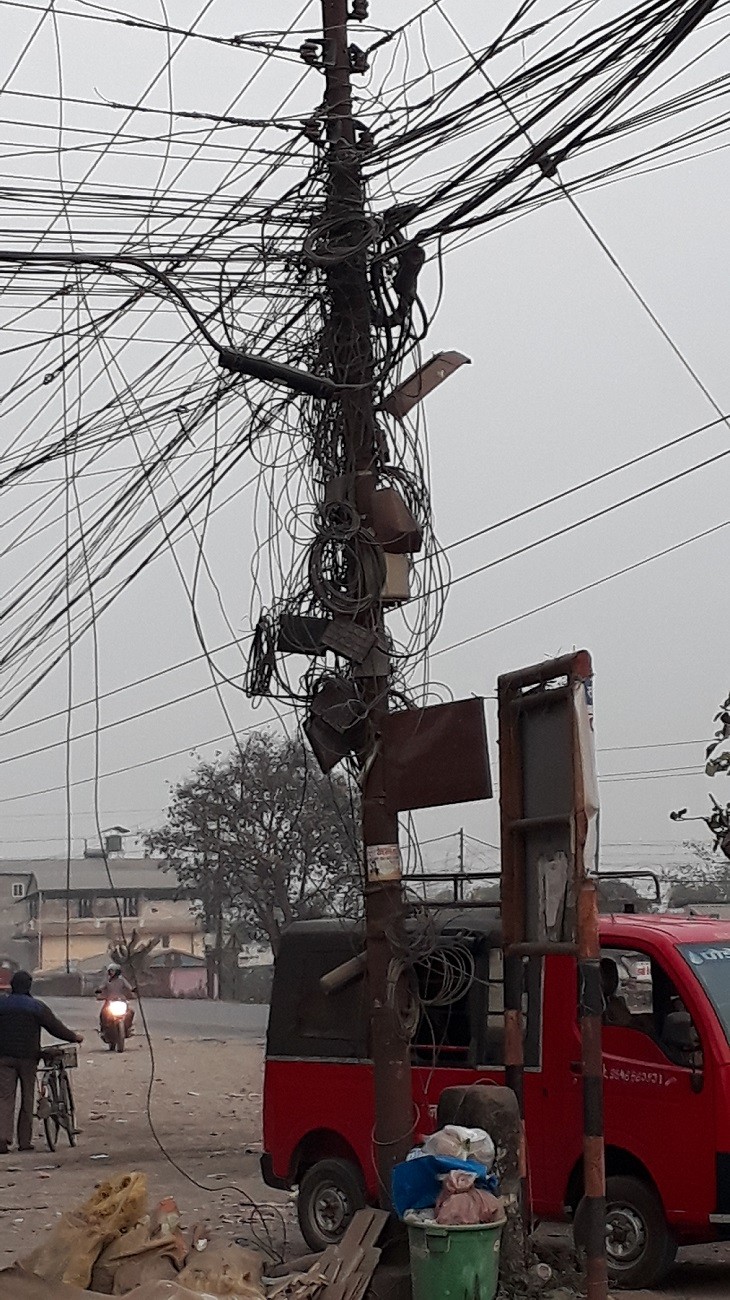 दलदले चोकको कुरुपता , गुजिल्टिएको तार छिट्टै व्यवस्थापन हुने