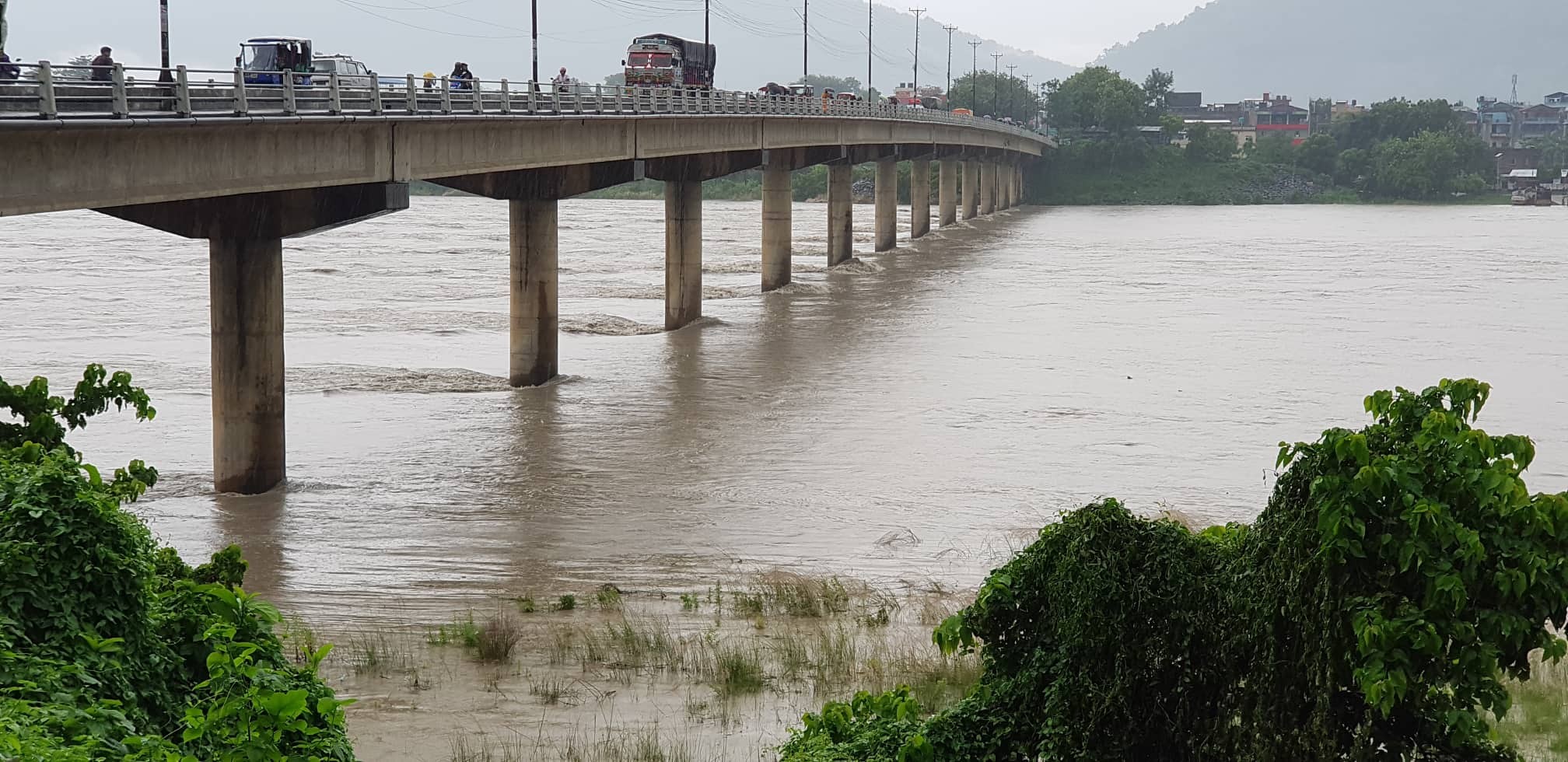 नारायणी नदीमा हामफालेर एक व्यक्ति वेपत्ता