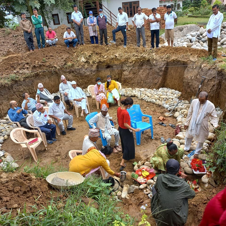 प्राकृतिक चिकित्सालयमा आधुनिक प्रतिक्षालयको शिलान्यास