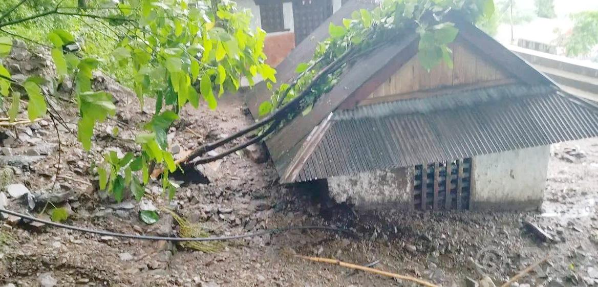 ताप्लेजुङमा बाढी पहिरोबाट दार्जनौँ परिवार विस्थापित