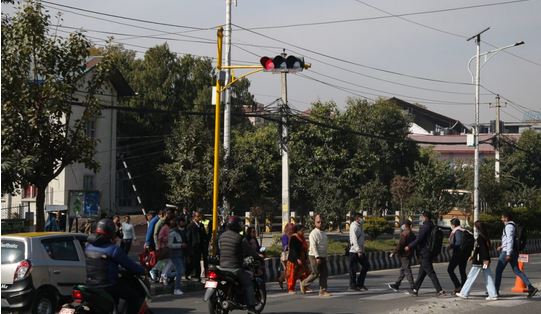 बबरमहलमा सञ्चालनमा आयो पैदलयात्रुले बाल्ने ट्राफिक लाइट