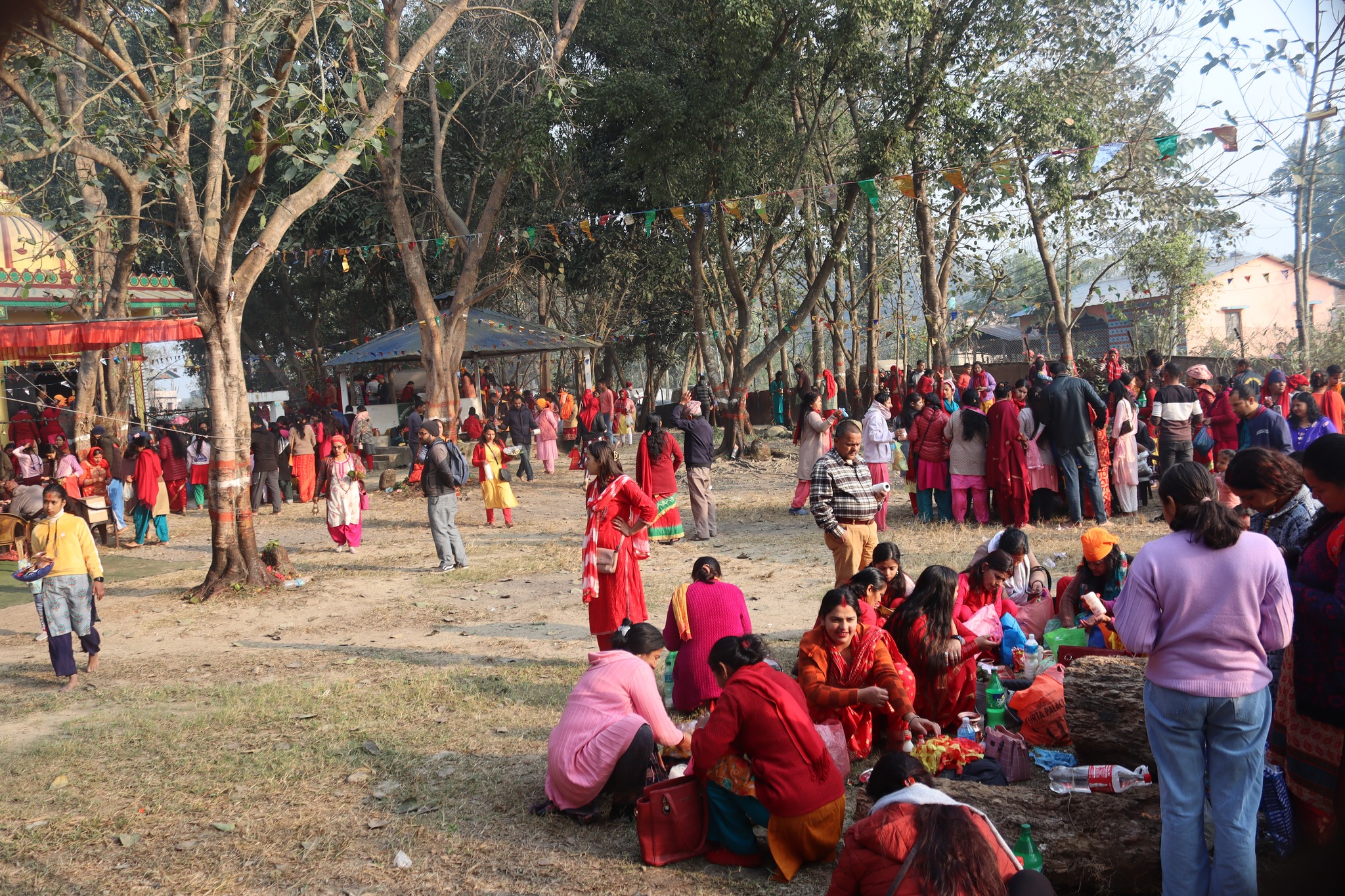 महाशिवरात्रिमा देवचुलीका शिवालय मन्दिरमा दर्शनार्थीको घुइँचो (तस्वीरहरू)