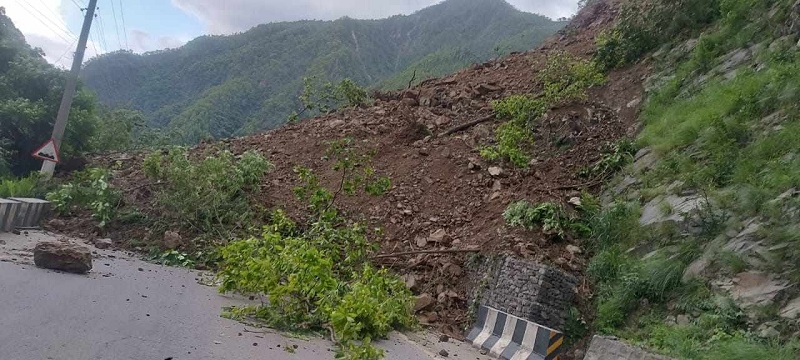 पहिराे गएपछि मुग्लिन नारायणगढ सडक खण्ड पुनः अवरुद्ध