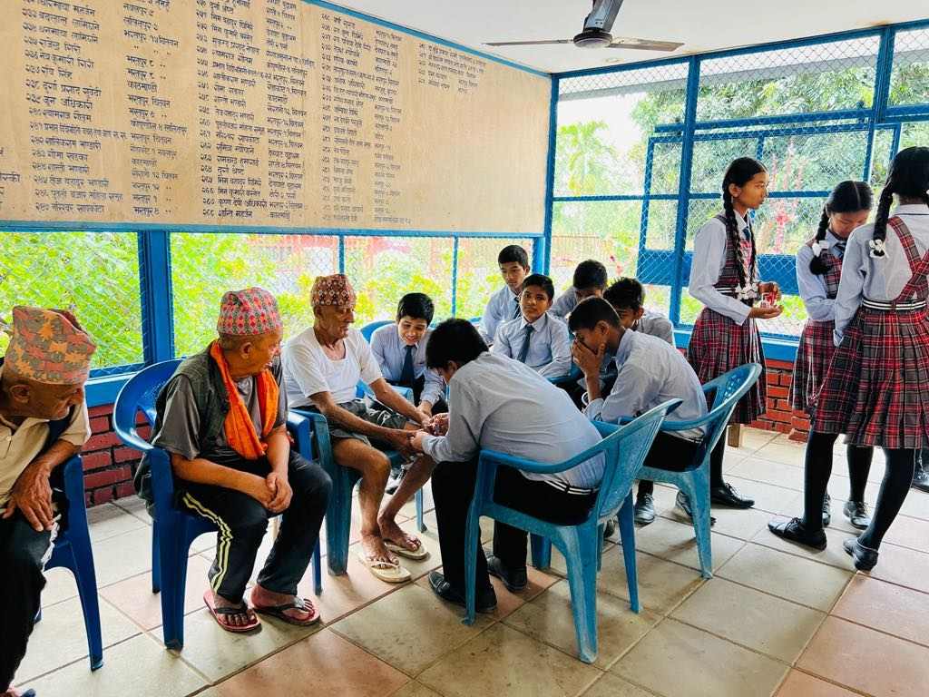 नेपाल मा.विका विद्यार्थीद्वारा वृद्धाश्रमका आमाबुबा भेटघाट तथा सेवा कार्य सम्पन्न