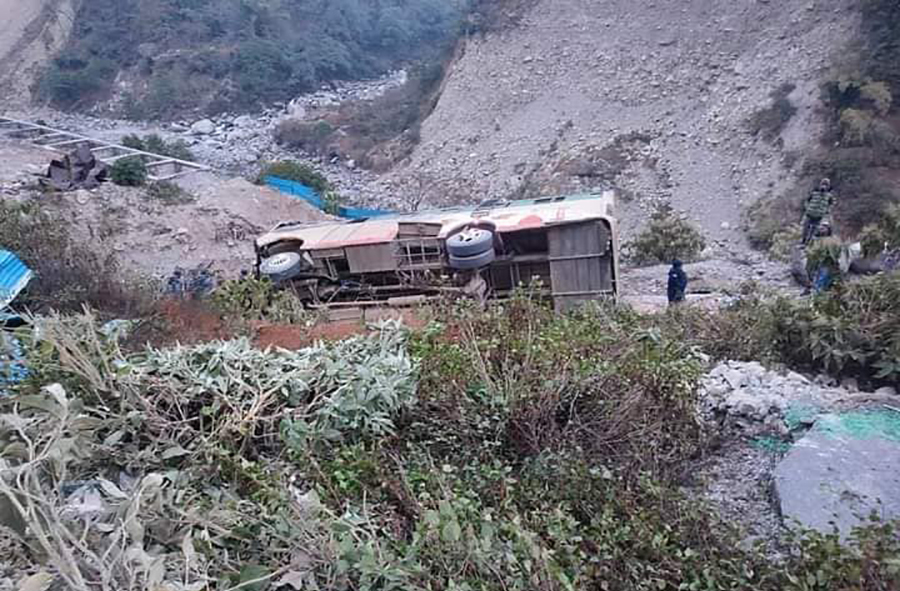 दार्चुलामा बस दुर्घटना हुँदा १६ जना घाइते