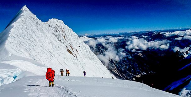 मौसमी प्रतिकूलताले दुई दिन रोकियो सगरमाथा आरोहण