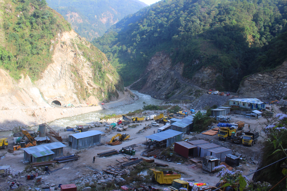 सुरुङभित्र काम गर्दा अरुण तेस्रोमा कार्यरत एक मजदुरको मृत्यु, दुई घाइते