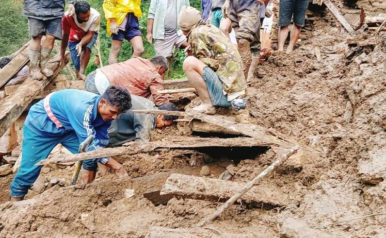 बागलुङ पहिरो: ७ वर्षीया बालिकाको शव भेटियो, १० र ११ वर्षीय बालक अझै बेपत्ता