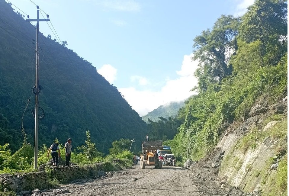 अवरुद्ध पृथ्वीराजमार्गमा यातायात सञ्चालनमा