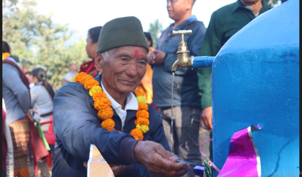 देउसी भैलीको रकमले खानेपानी धारा निर्माण