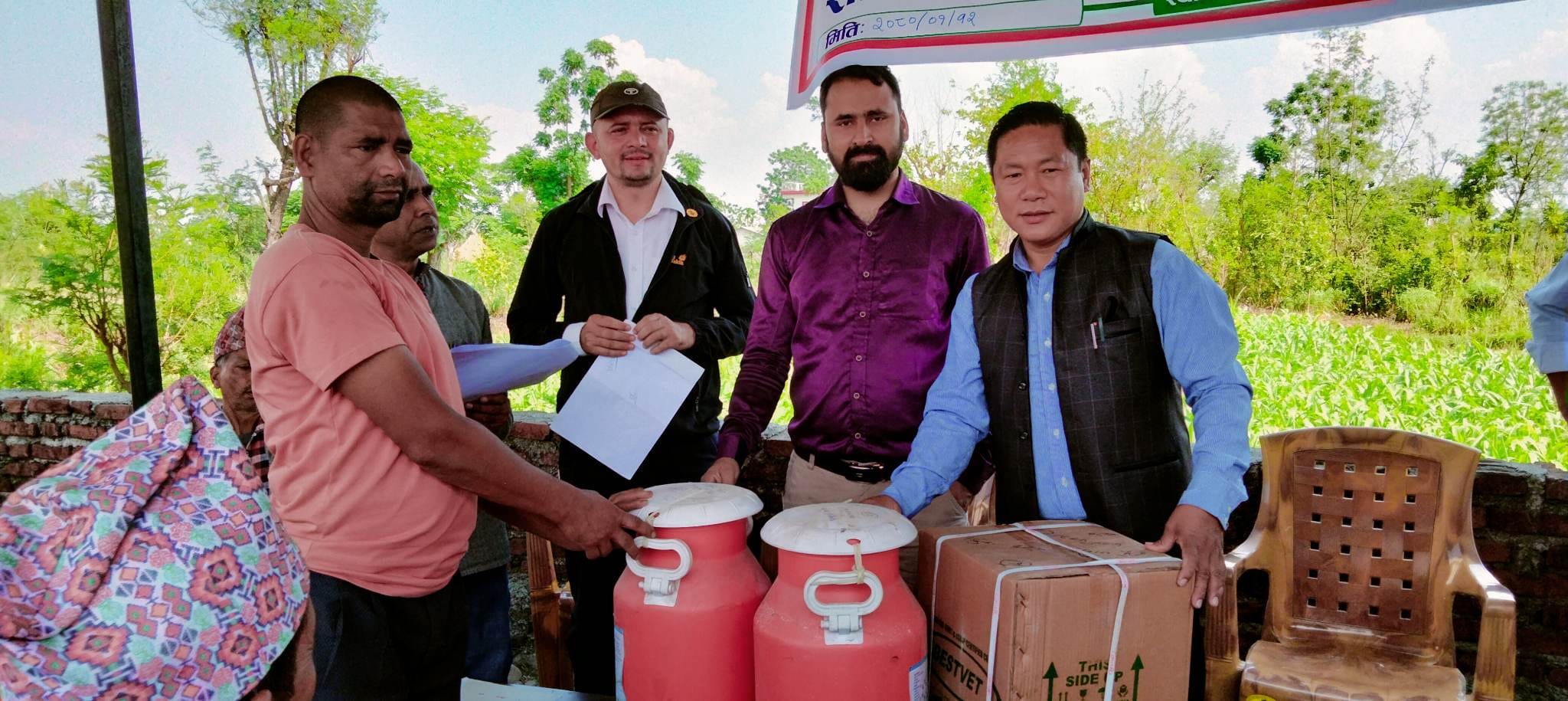 देवचुली १० मा कृषक समूहलाई आवश्यक सामाग्री वितरण