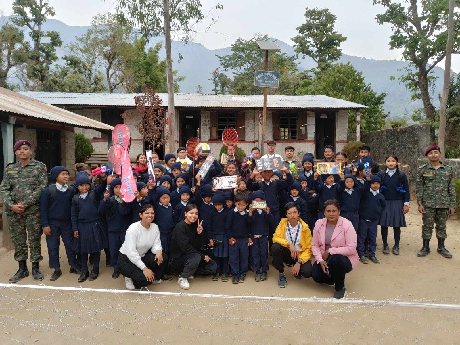 देवचुली १६  बाल संजालको सहयोगमा सरस्वती प्रा.विलाई खेलकुद सामाग्री वितरण