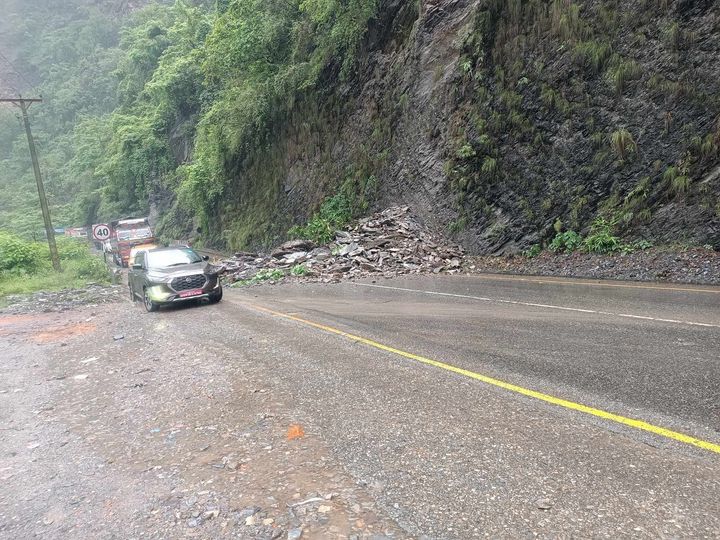 पहिरोले नारायणगढ-मुग्लिन सडकखण्ड अबरुद्ध,मुग्लिन-मलेखु सडक एकतर्फी